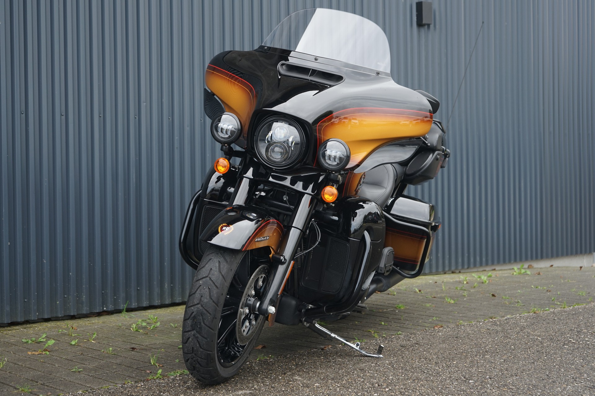 HARLEY-DAVIDSON FLHTK Electra Glide Ultra Limited Black Finish114-showroom-element-2