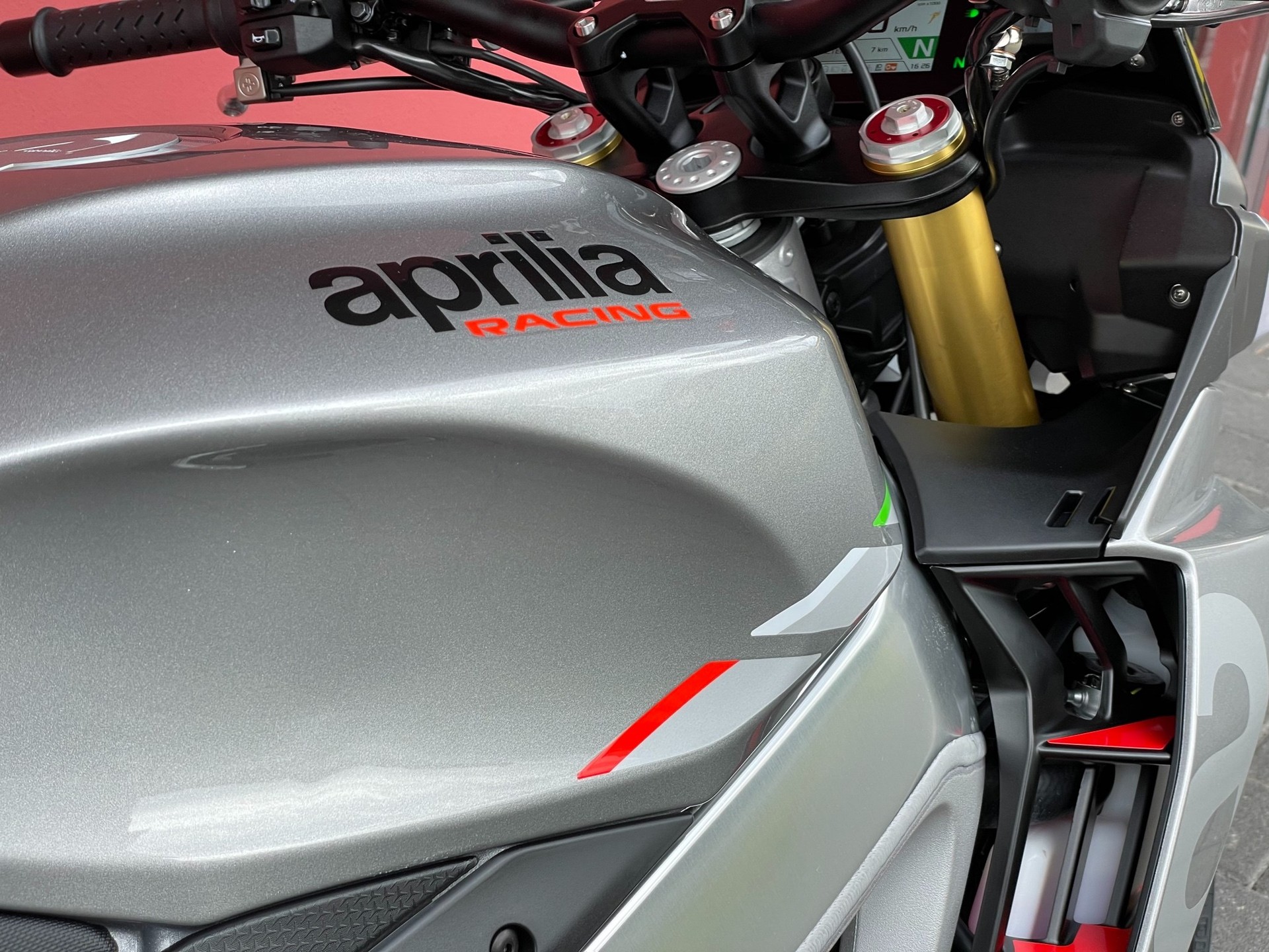 APRILIA Tuono V4 1100 - 4 Jahre Garantie-showroom-element-3