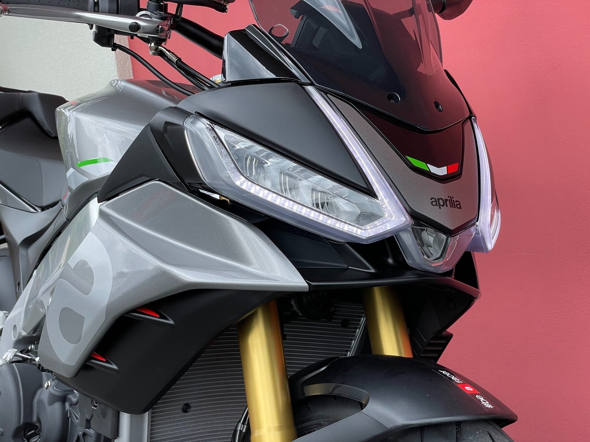 APRILIA Tuono V4 1100 - 4 Jahre Garantie-showroom-element-2