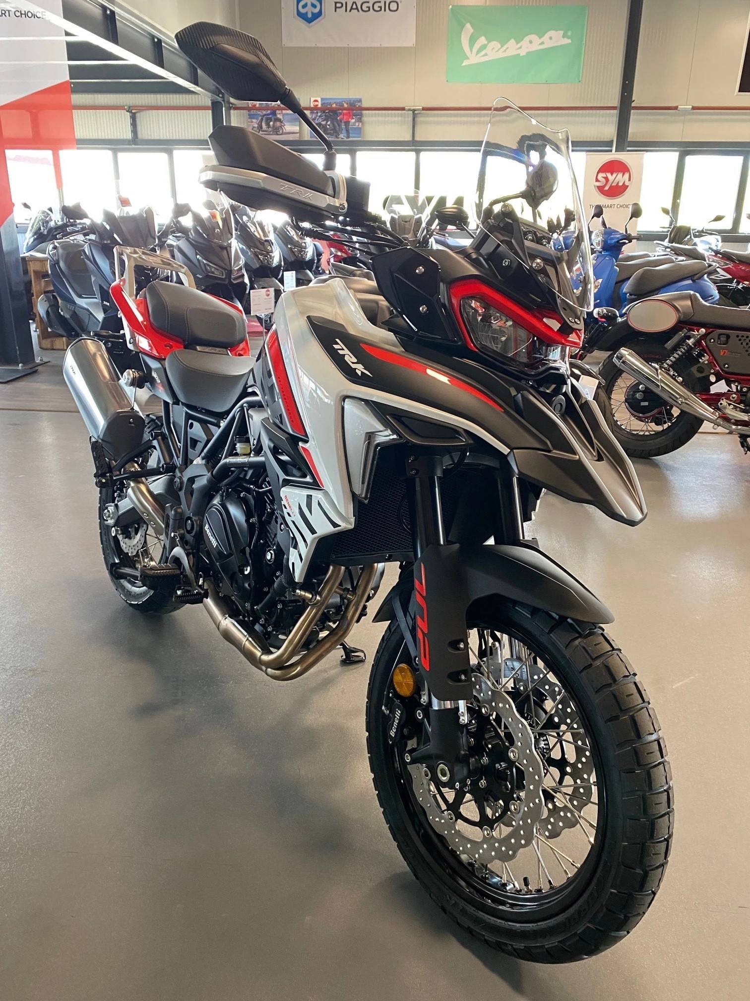 BENELLI TRK 702 X-showroom-element-2
