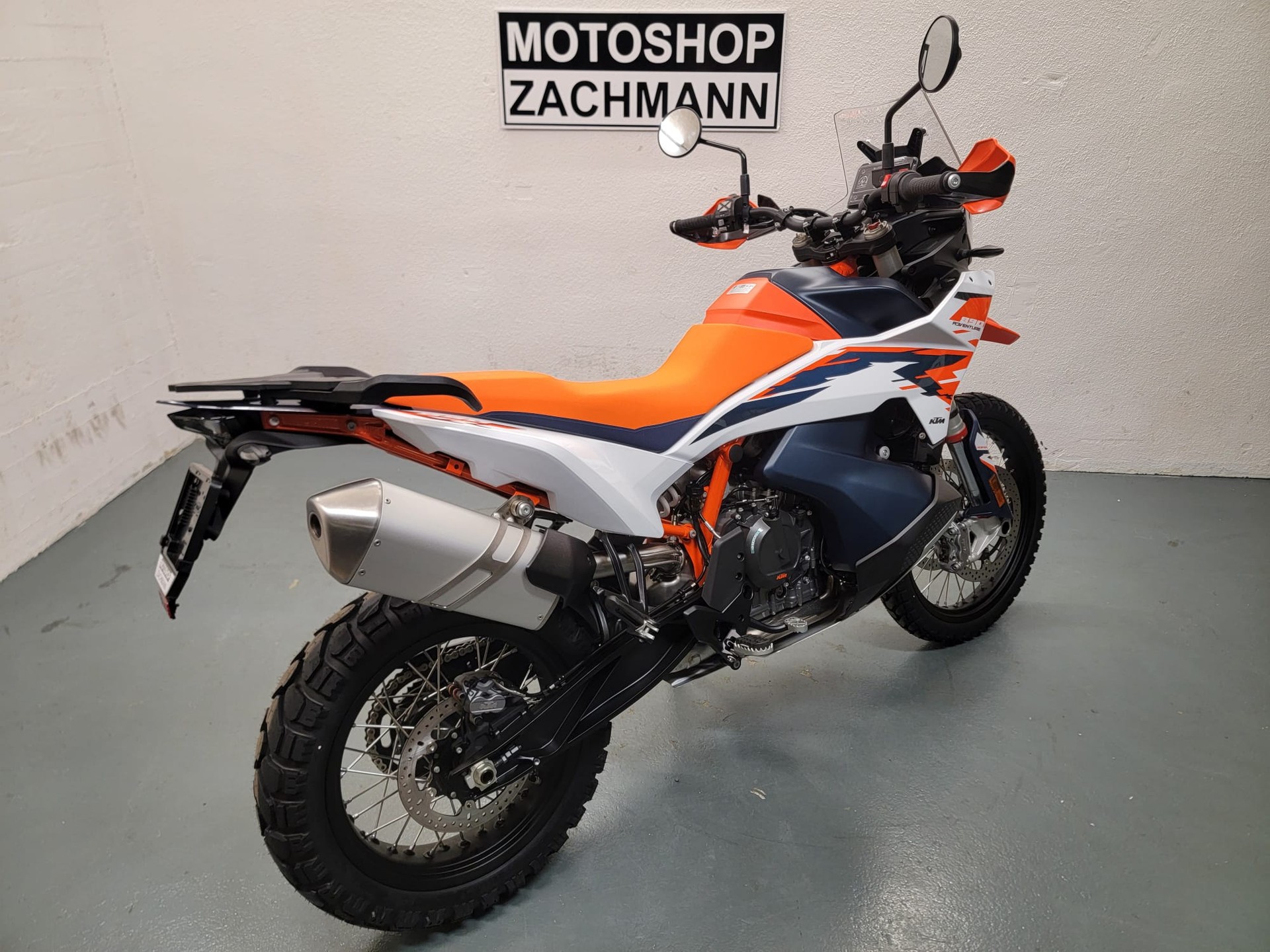 KTM 890 Adventure R-showroom-element-1