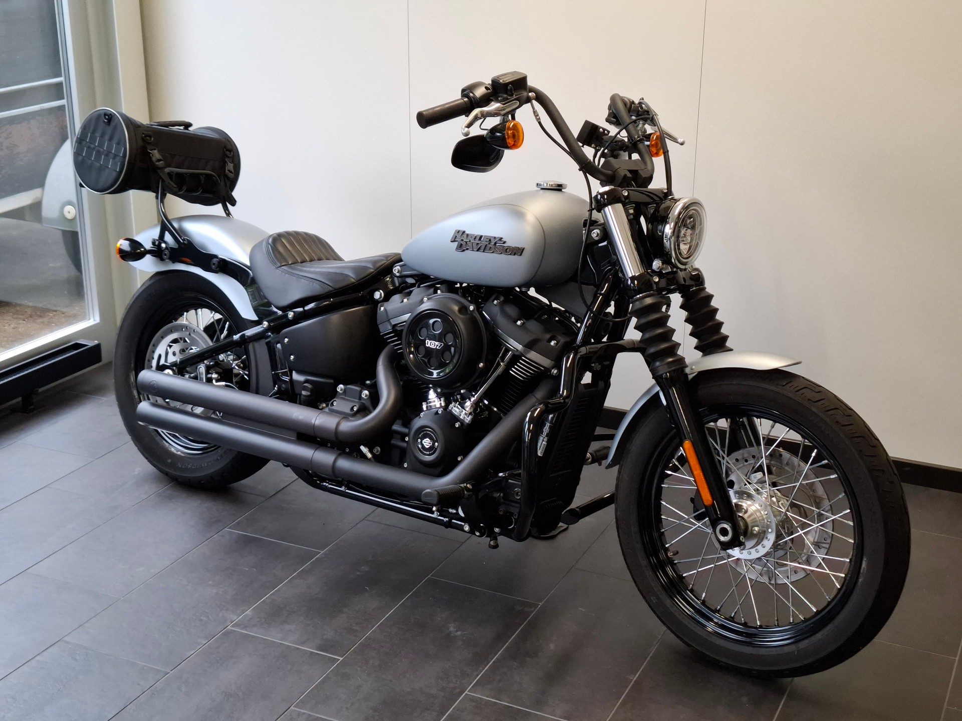 HARLEY-DAVIDSON FXBB Street Bob 107 ABS-image-1