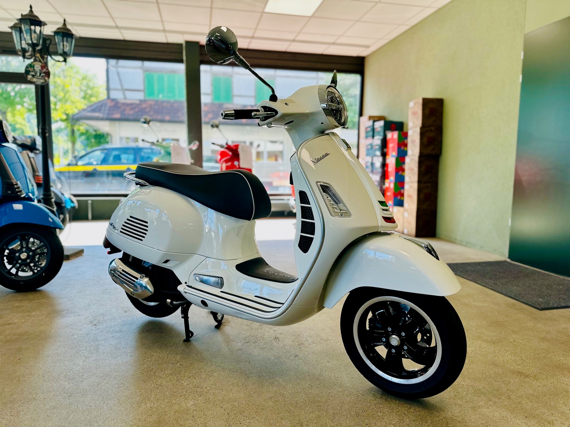 PIAGGIO Vespa GTS 125 Super ABS-showroom-element-1