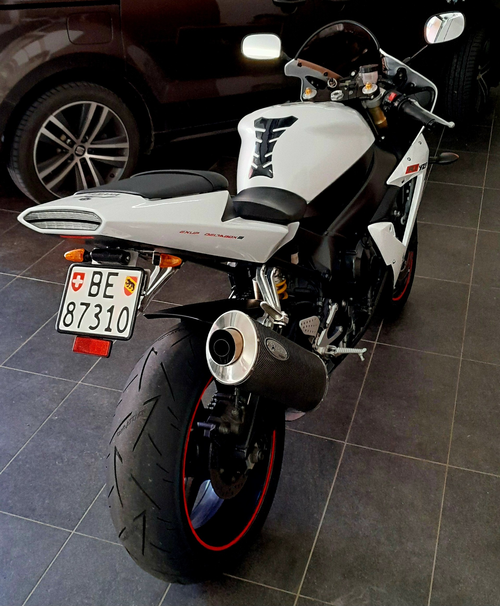 YAMAHA YZF-R1-image-4