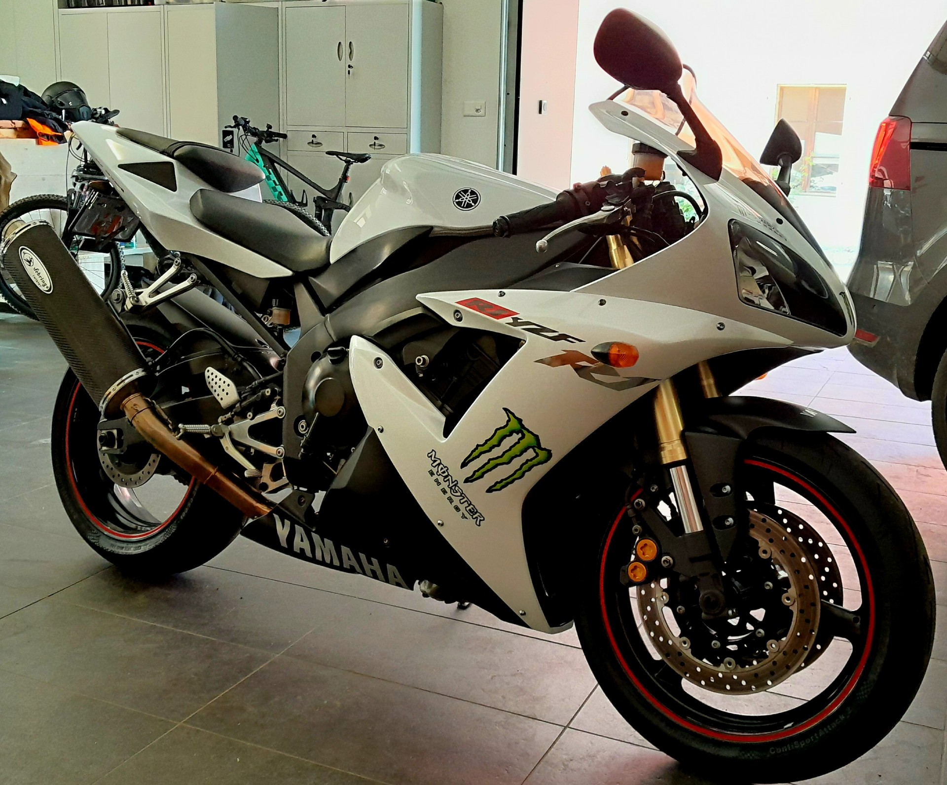 YAMAHA YZF-R1-image-2