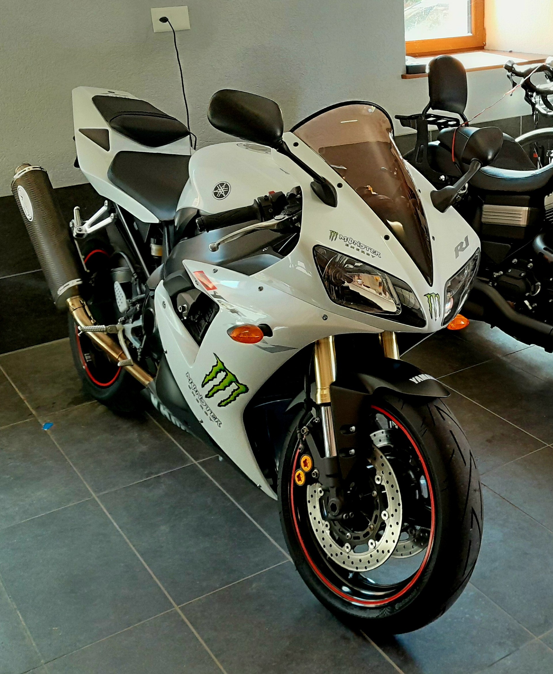 YAMAHA YZF-R1-image-0