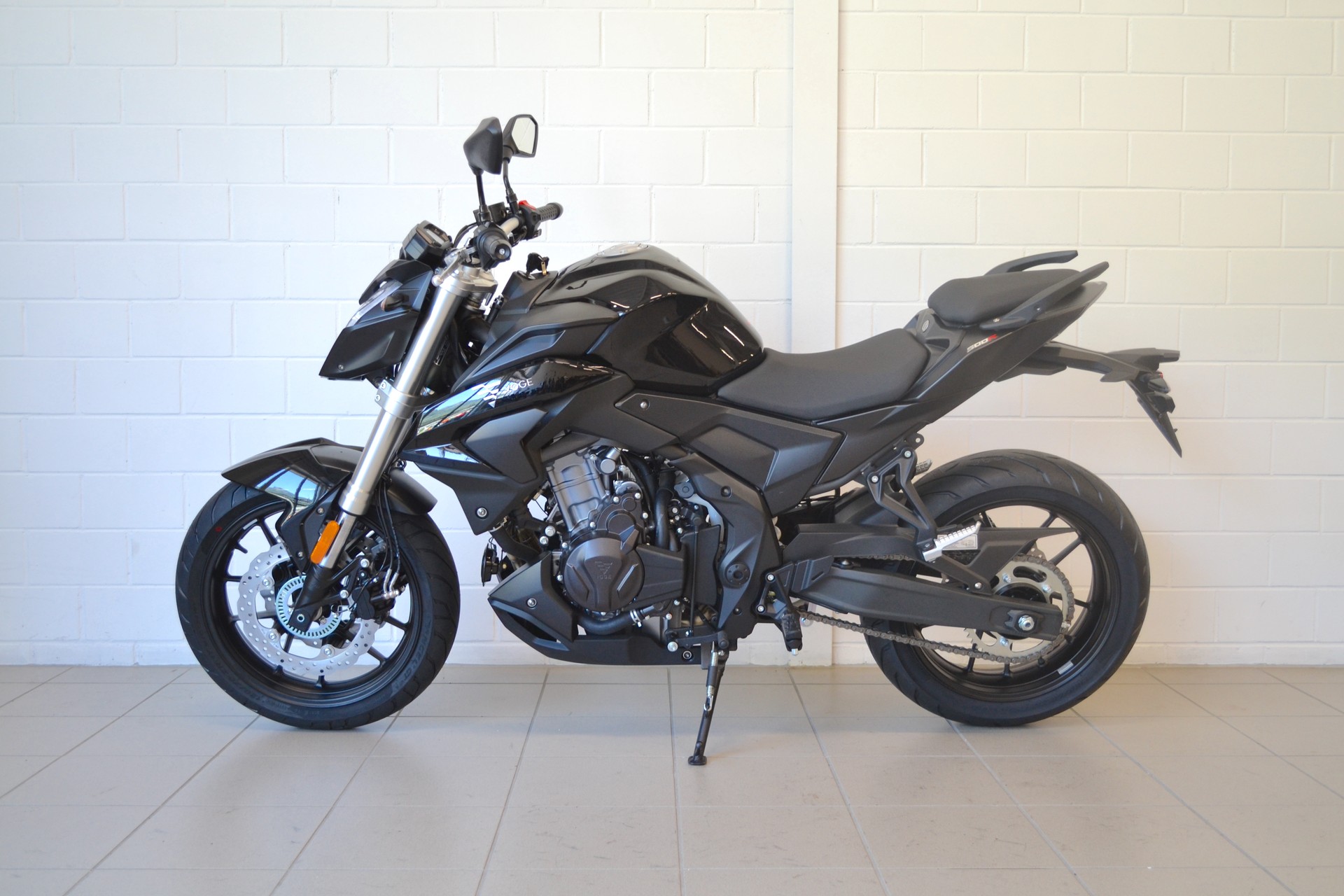 VOGE 500R-showroom-element-2