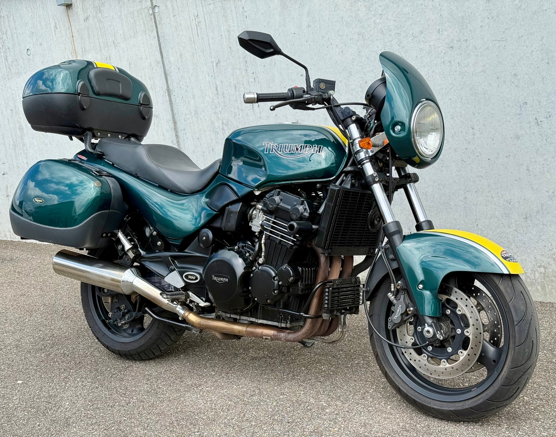 TRIUMPH Trophy 900