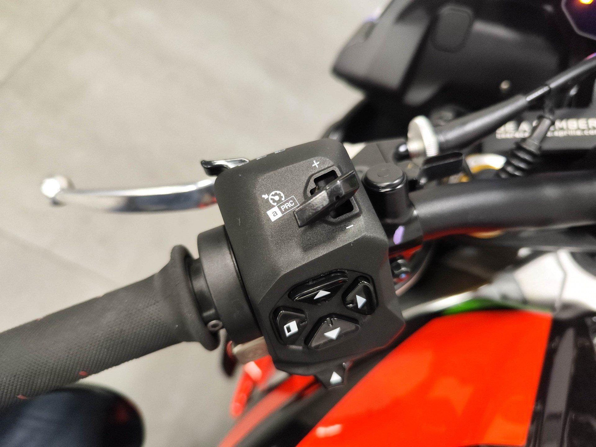APRILIA Tuono V4 1100 Factory-image-4
