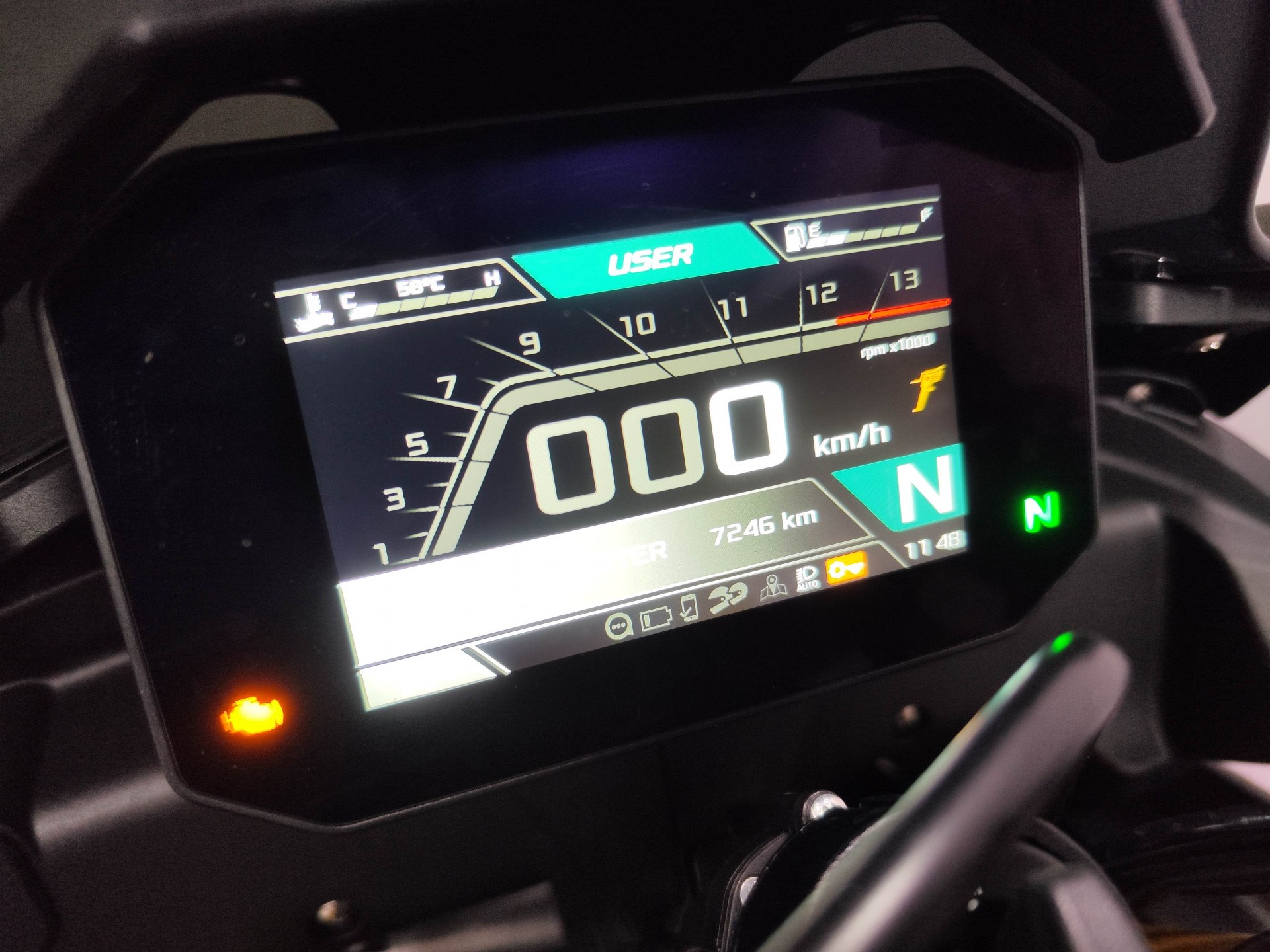 APRILIA Tuono V4 1100 Factory-image-5