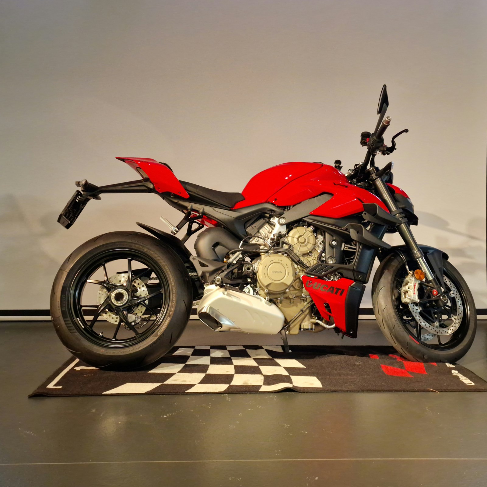 DUCATI Streetfighter V4-image-2