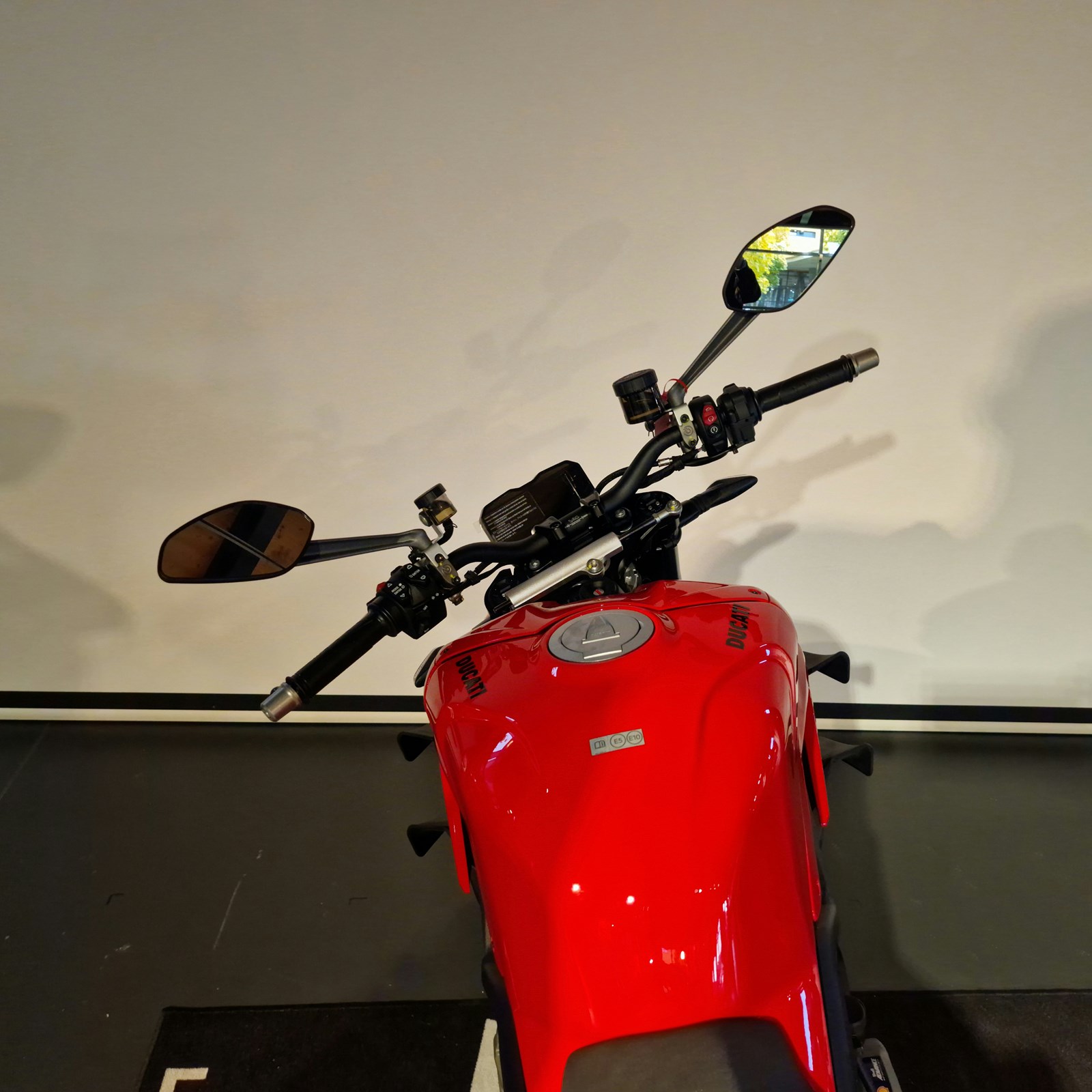 DUCATI Streetfighter V4-image-4