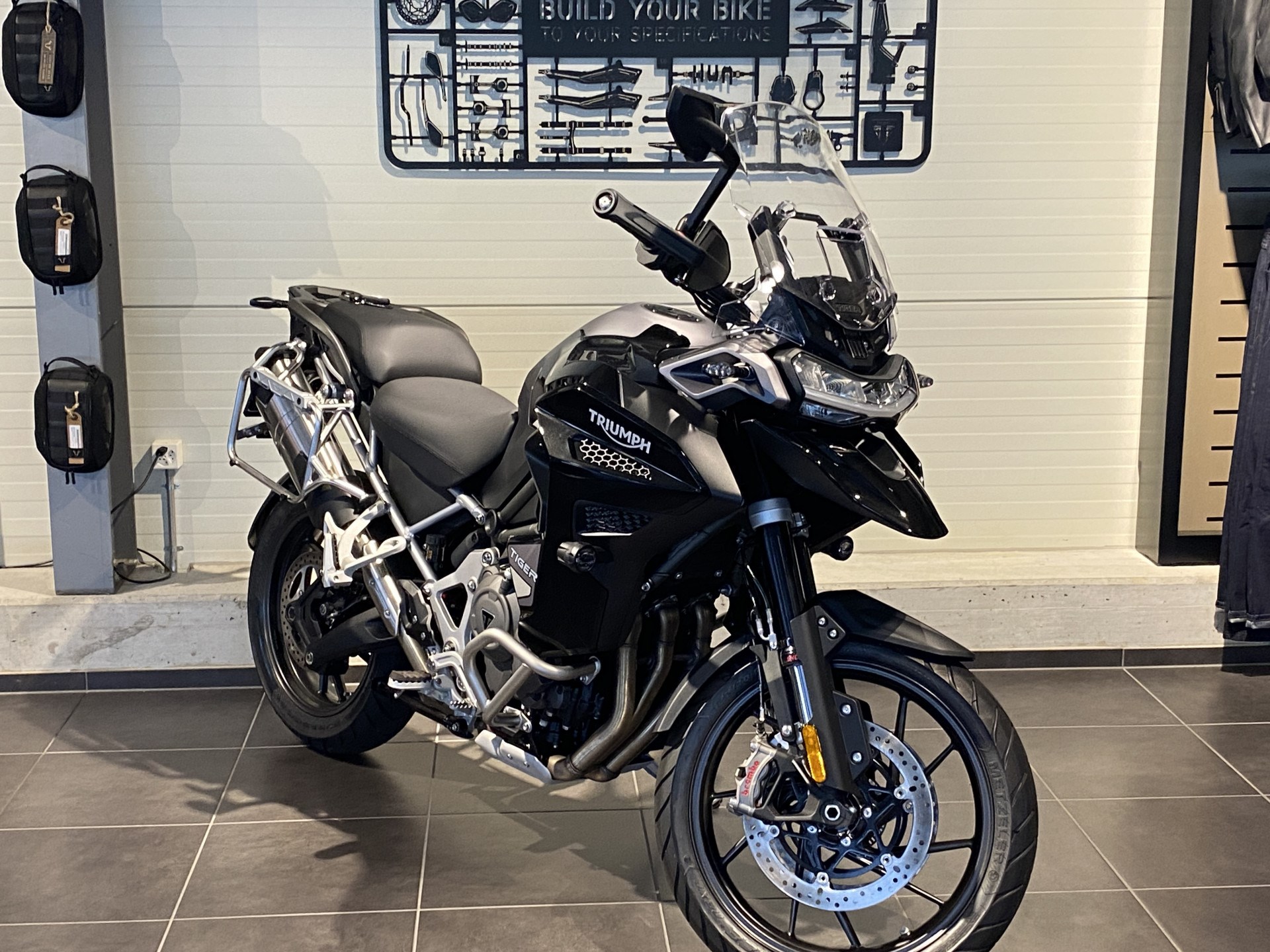 TRIUMPH Tiger 1200 GT Explorer inkl. Seitenkoffer von Triumph-showroom-element-2