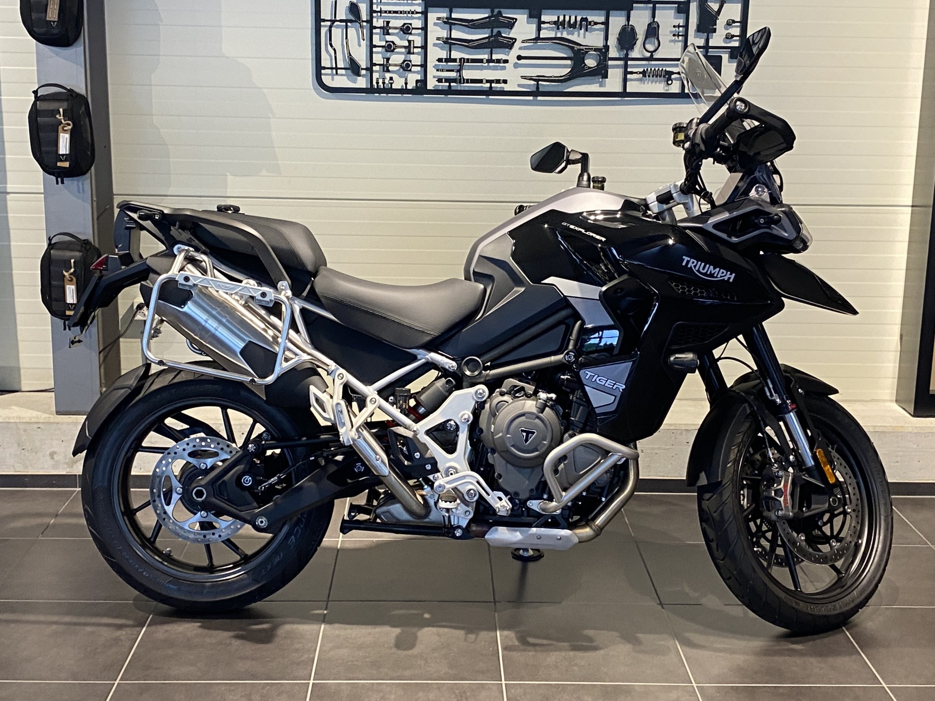 TRIUMPH Tiger 1200 GT Explorer inkl. Seitenkoffer von Triumph-showroom-element-3