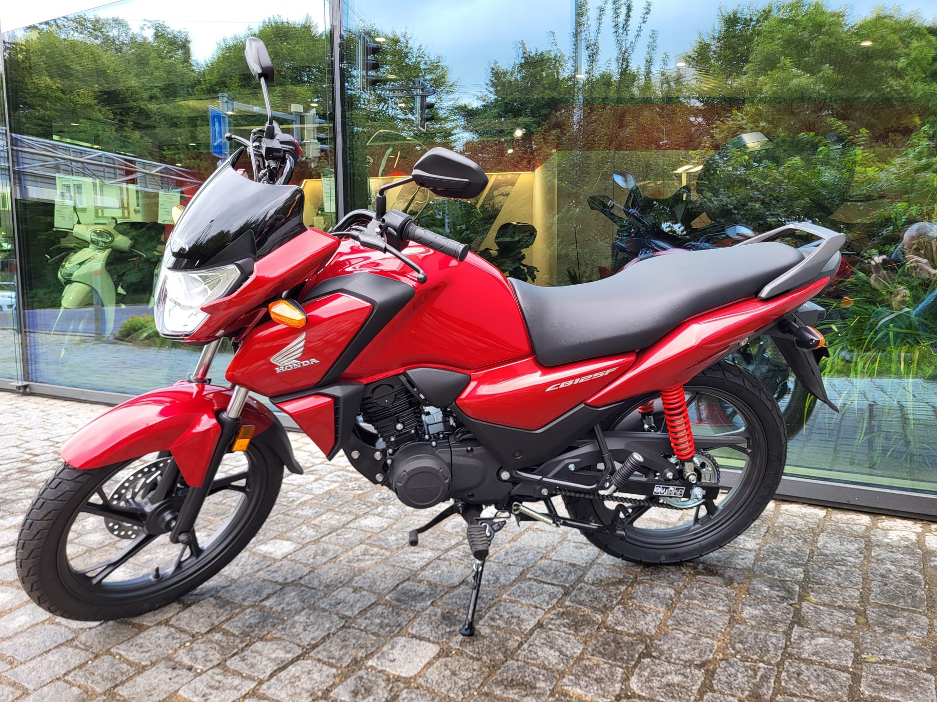 HONDA CB 125 F-showroom-element-3