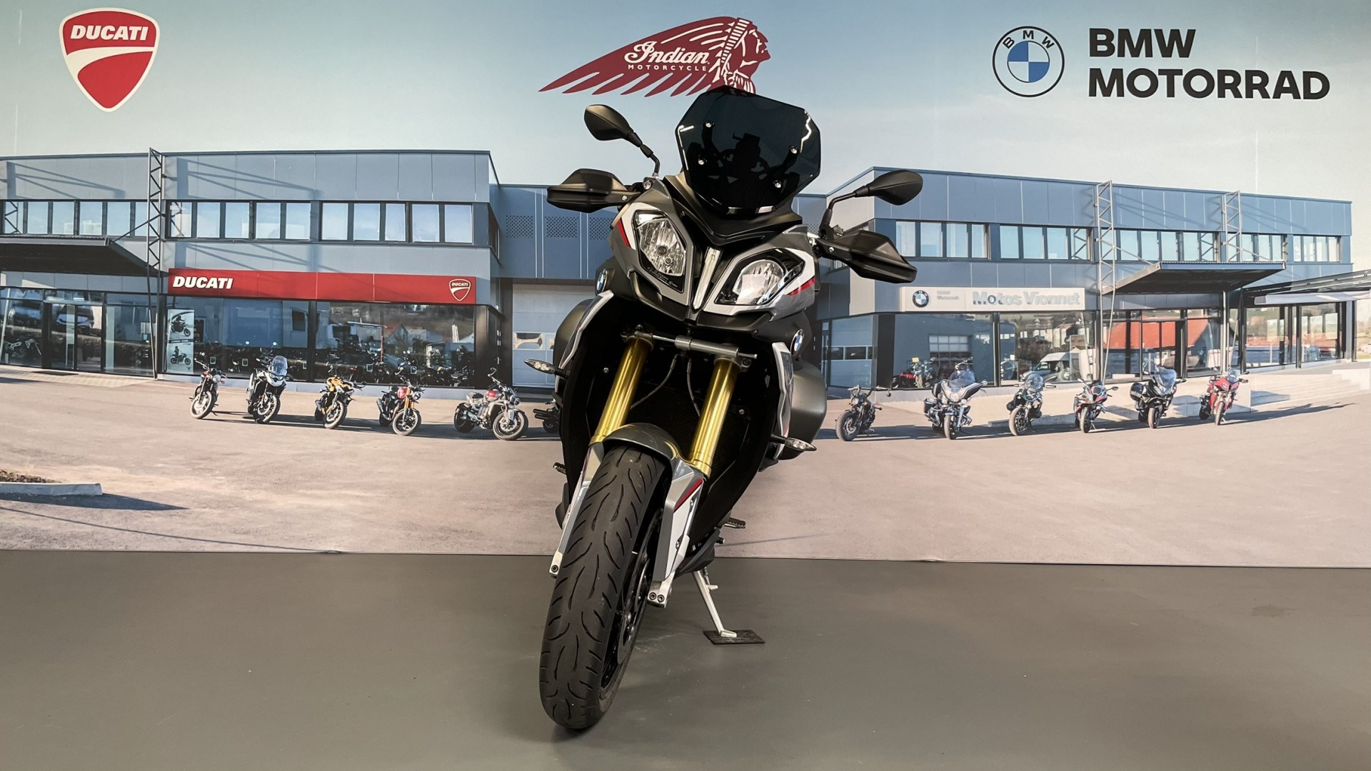 BMW S 1000 XR avec bagagerie-showroom-element-1