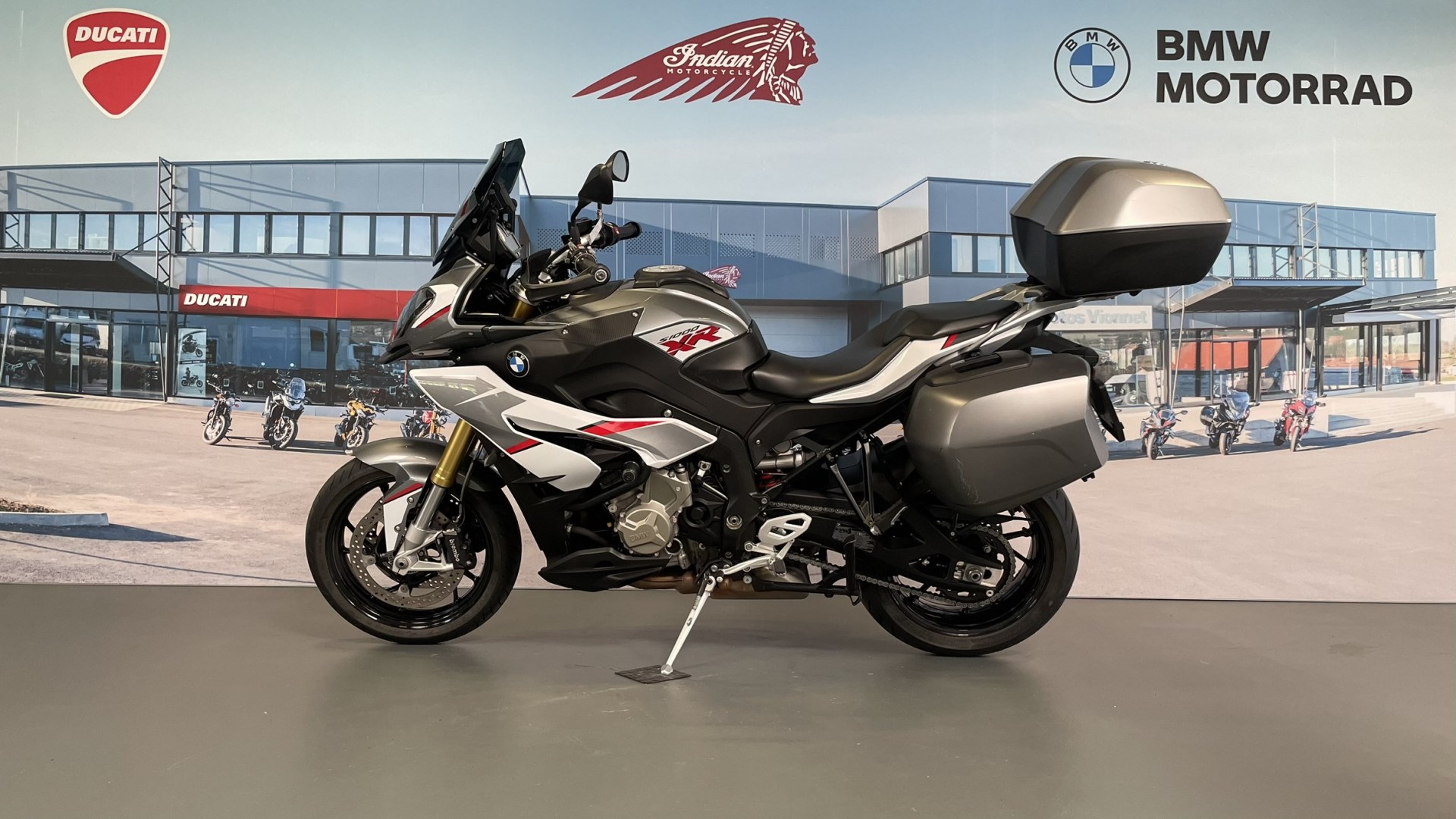BMW S 1000 XR avec bagagerie-showroom-element-3
