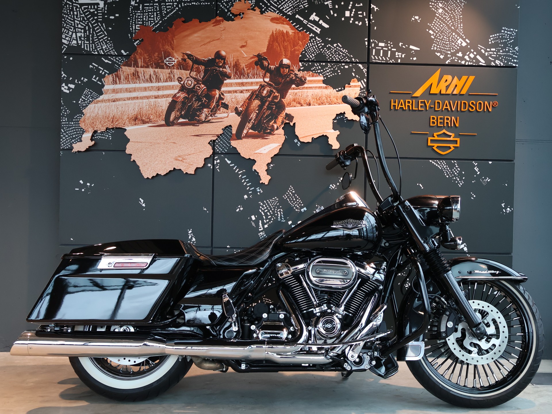HARLEY-DAVIDSON FLHRC Road King Classic 107 ABS