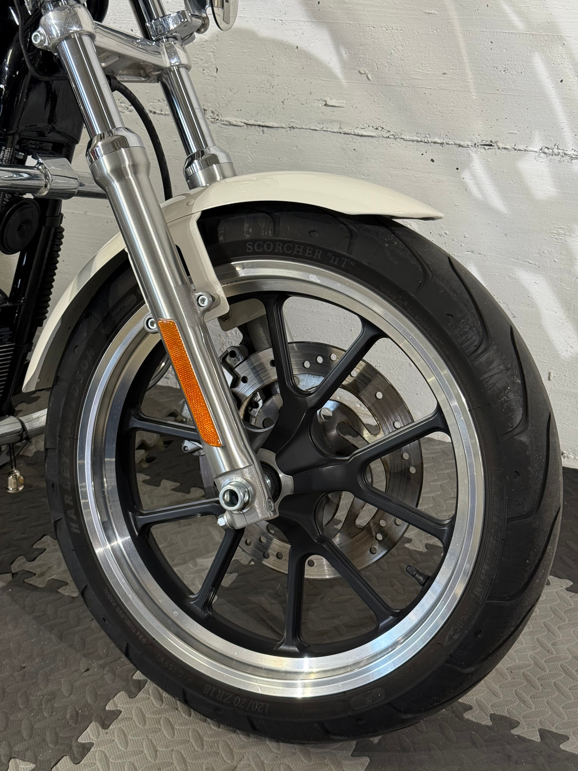 HARLEY-DAVIDSON XL 883 L Sportster Super Low-showroom-element-1