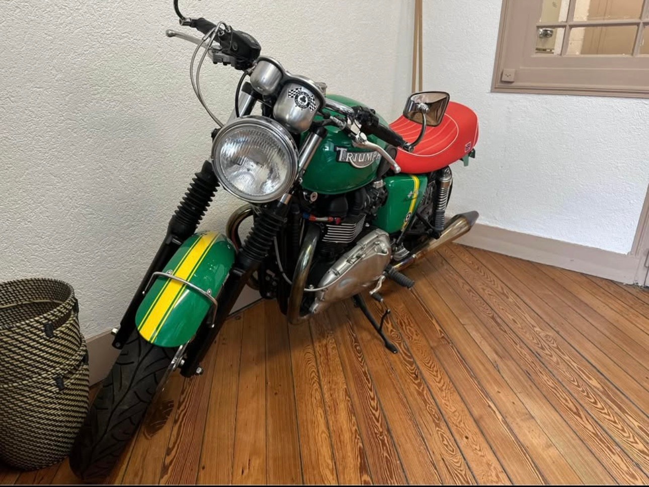 TRIUMPH Bonneville 900 i-image-1