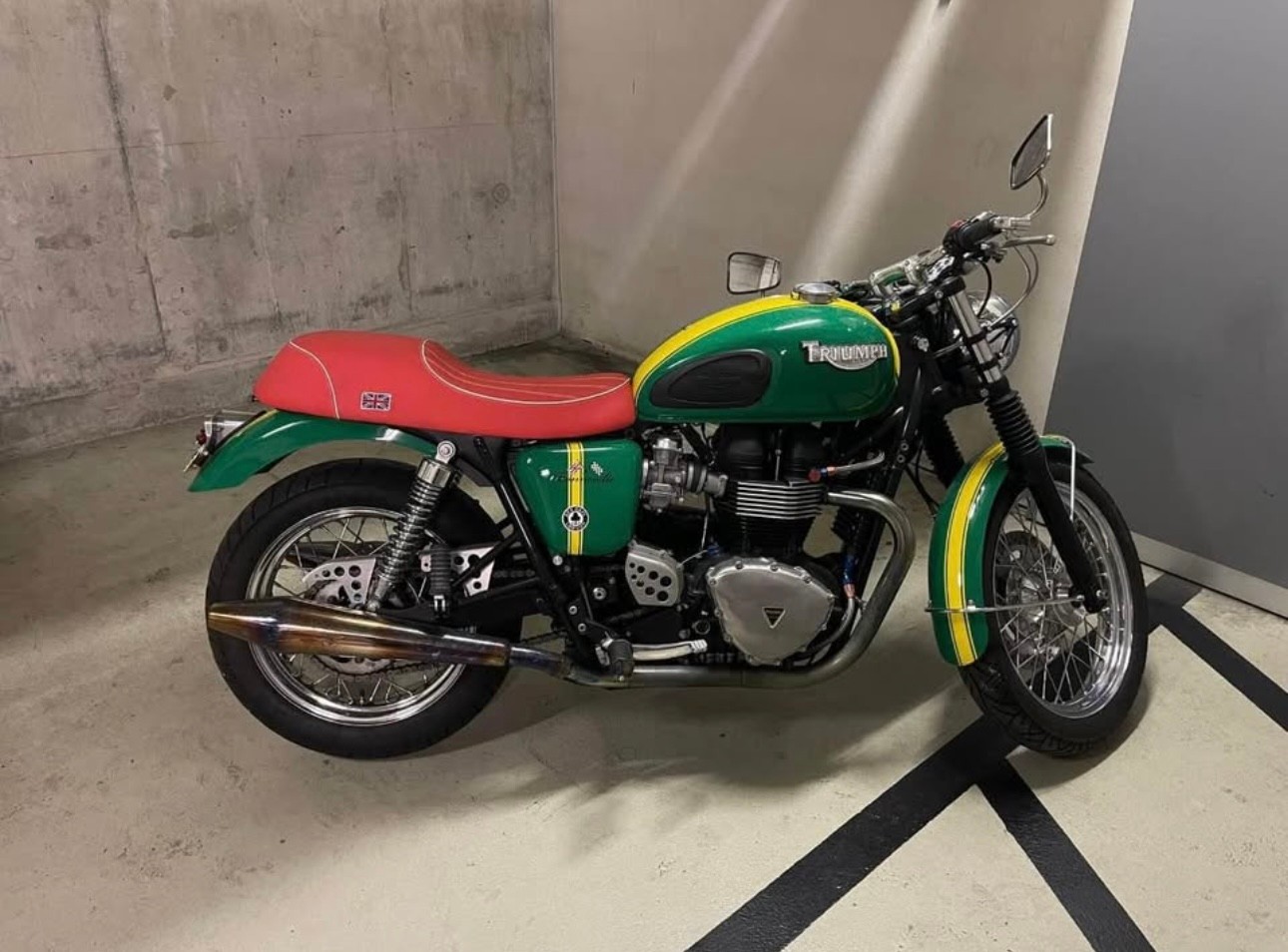 TRIUMPH Bonneville 900 i-image-3