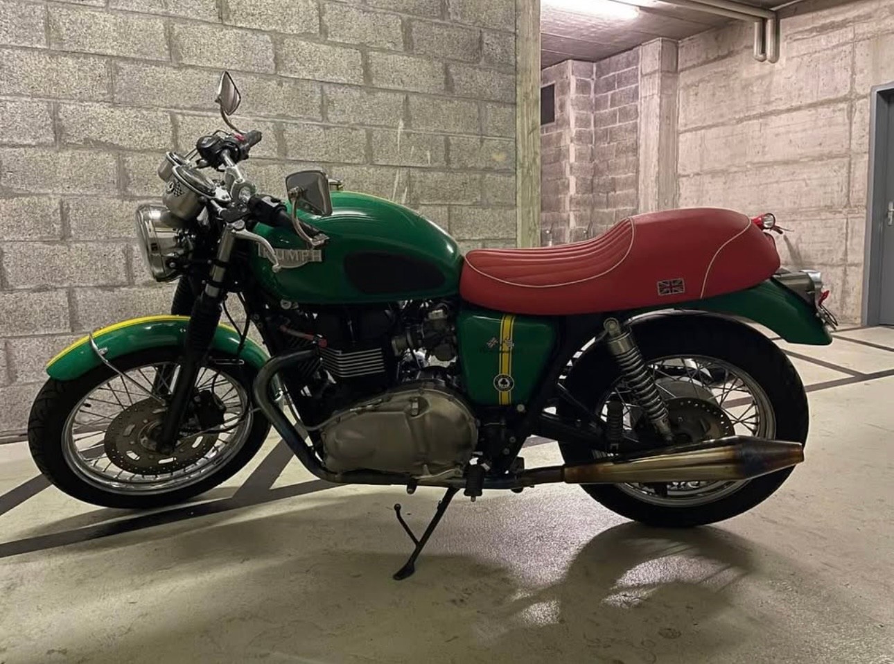TRIUMPH Bonneville 900 i-image-4