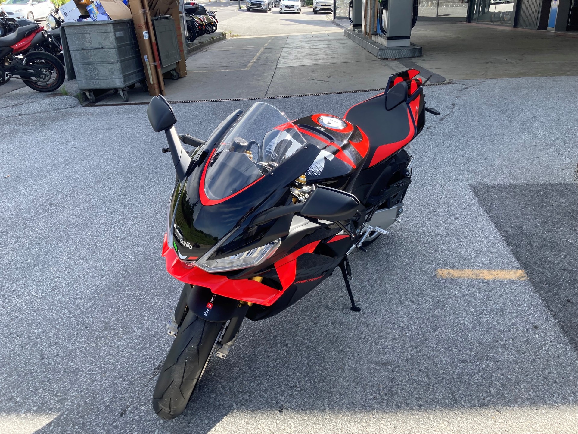 APRILIA RSV4 1100 E5+ Factory-showroom-element-3