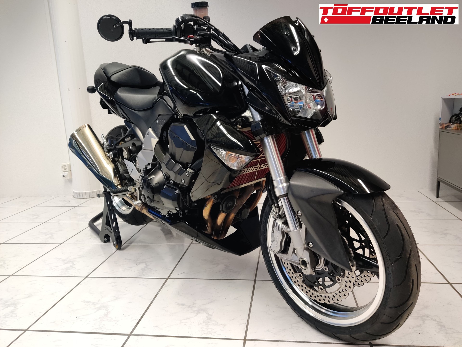 KAWASAKI Z 1000-showroom-element-1