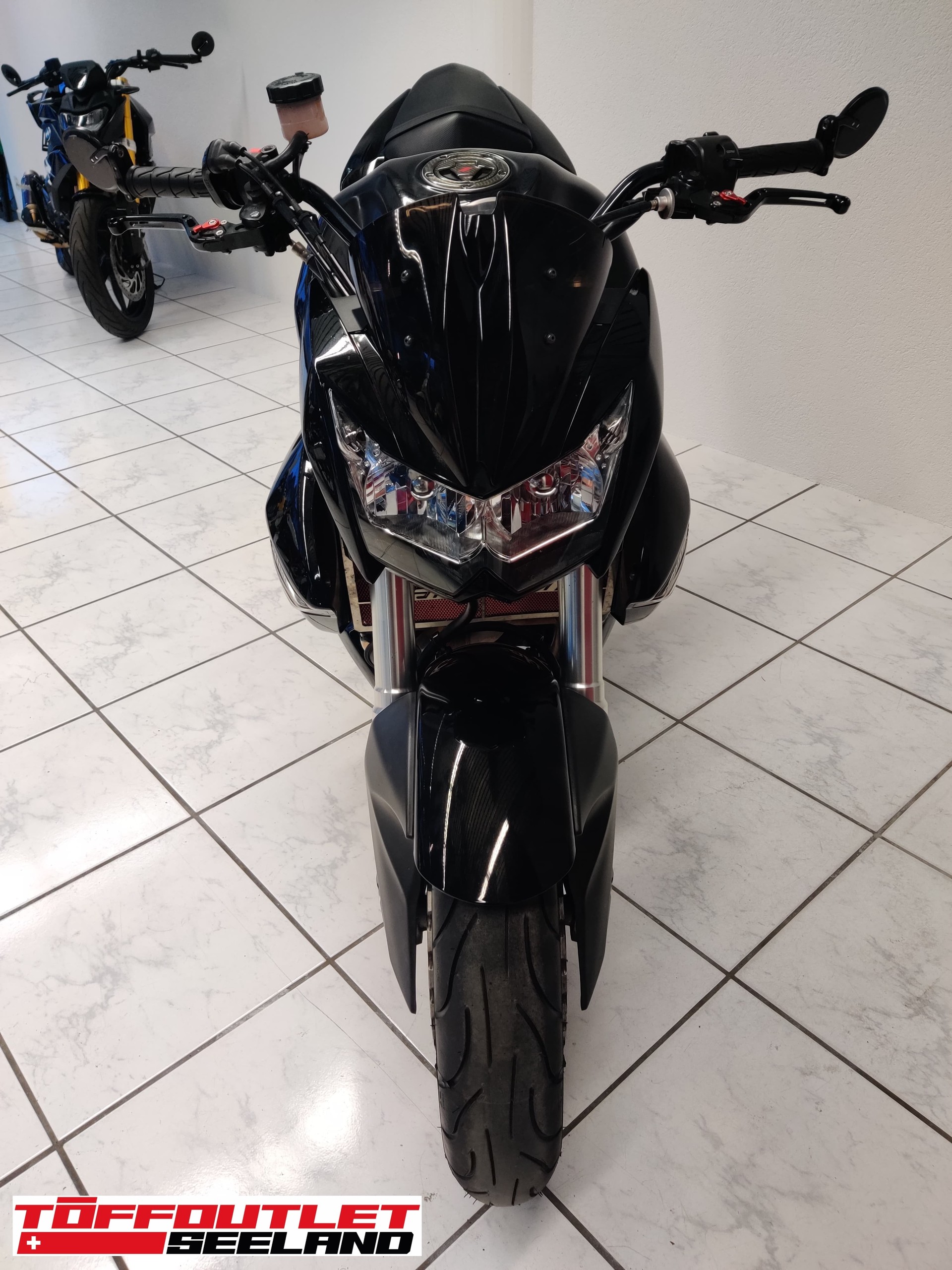 KAWASAKI Z 1000-showroom-element-3