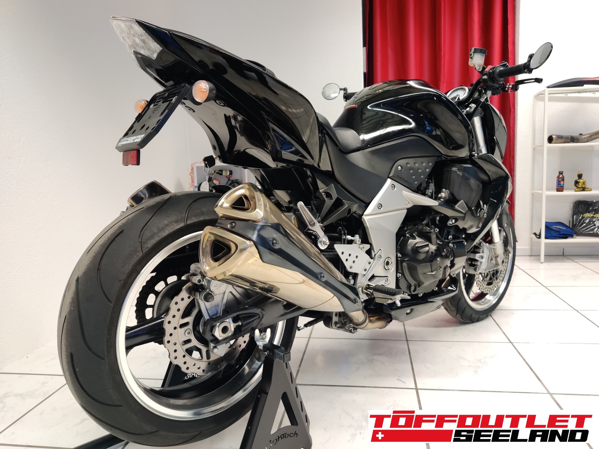 KAWASAKI Z 1000-showroom-element-2