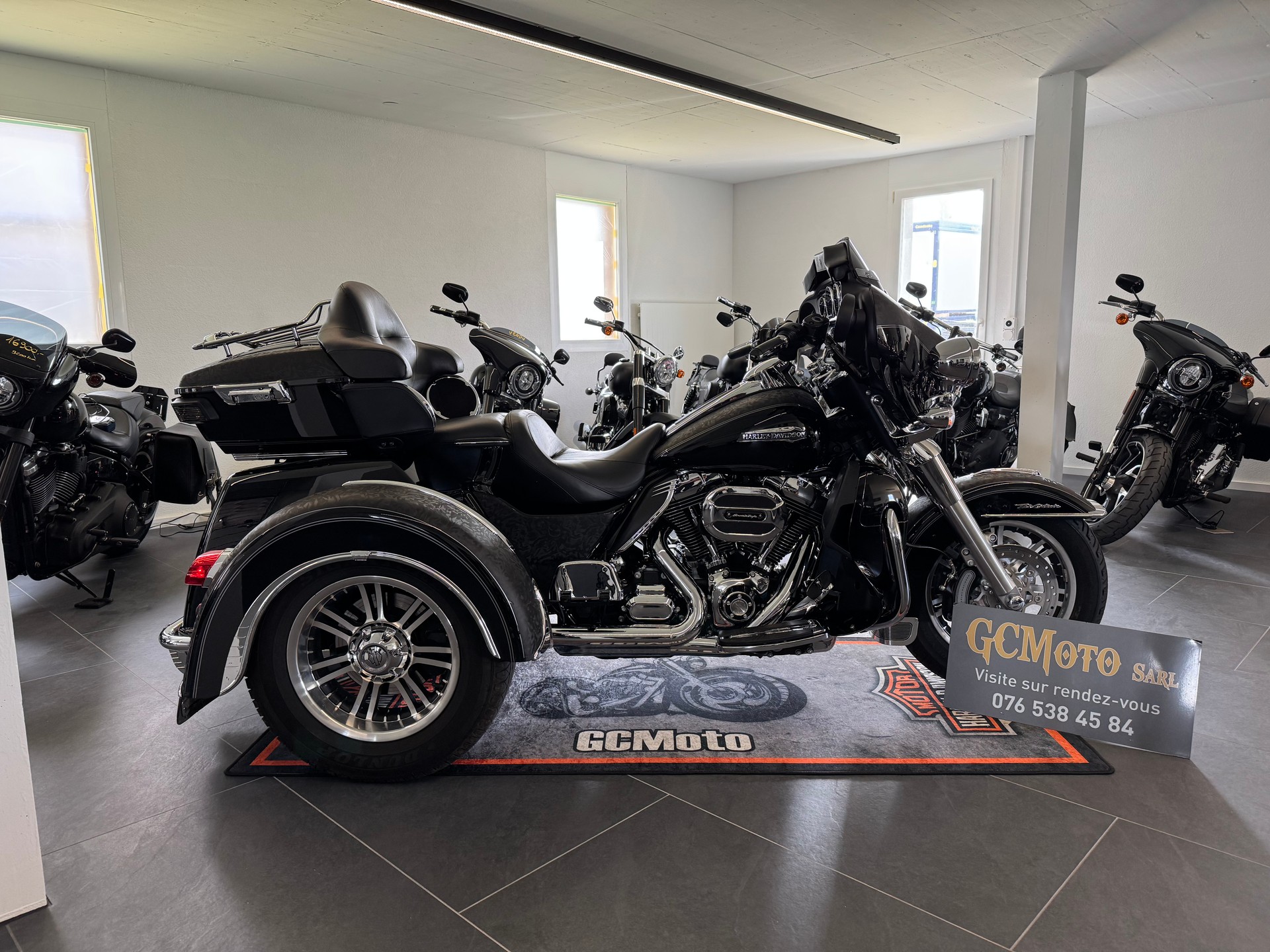 HARLEY-DAVIDSON FLHTCUTG Tri Glide Ultra