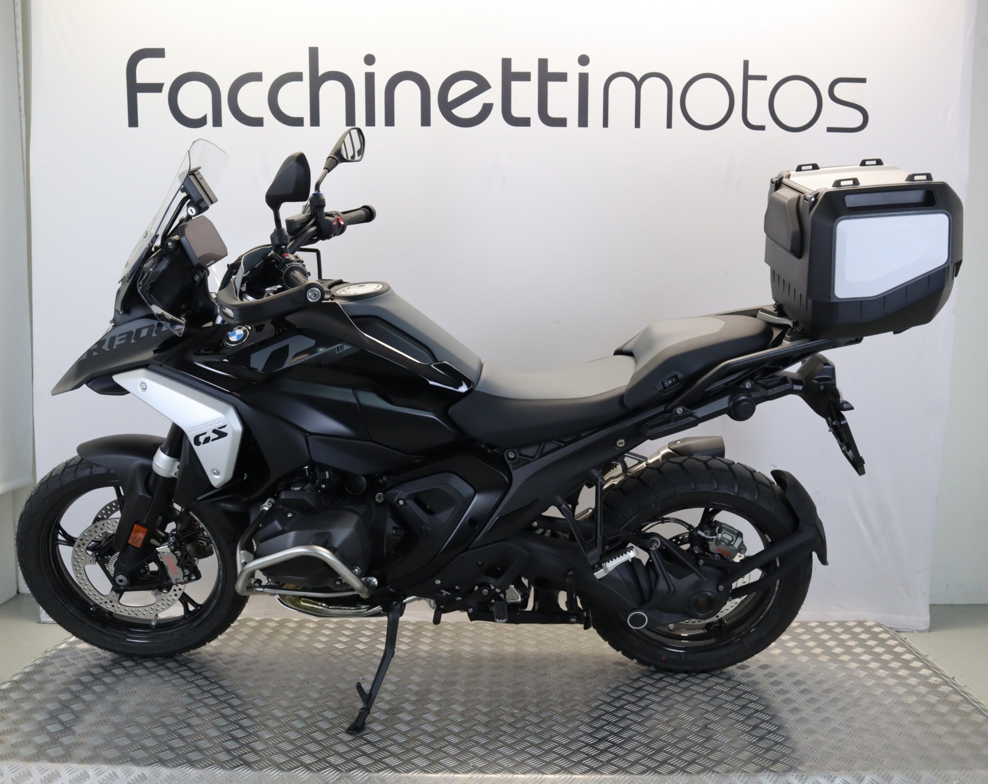 BMW R 1300 GS Triple Black-showroom-element-1