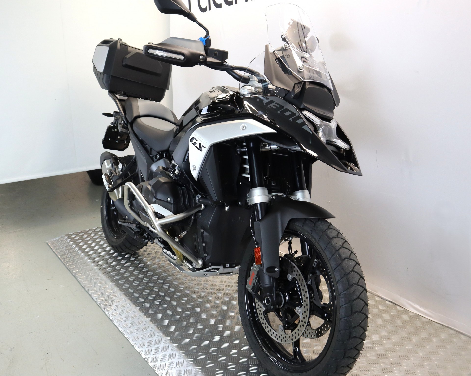 BMW R 1300 GS Triple Black-showroom-element-3
