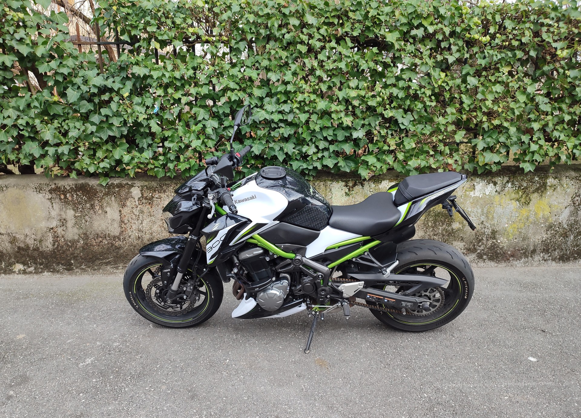 KAWASAKI Z 900 (70kW)-showroom-element-3