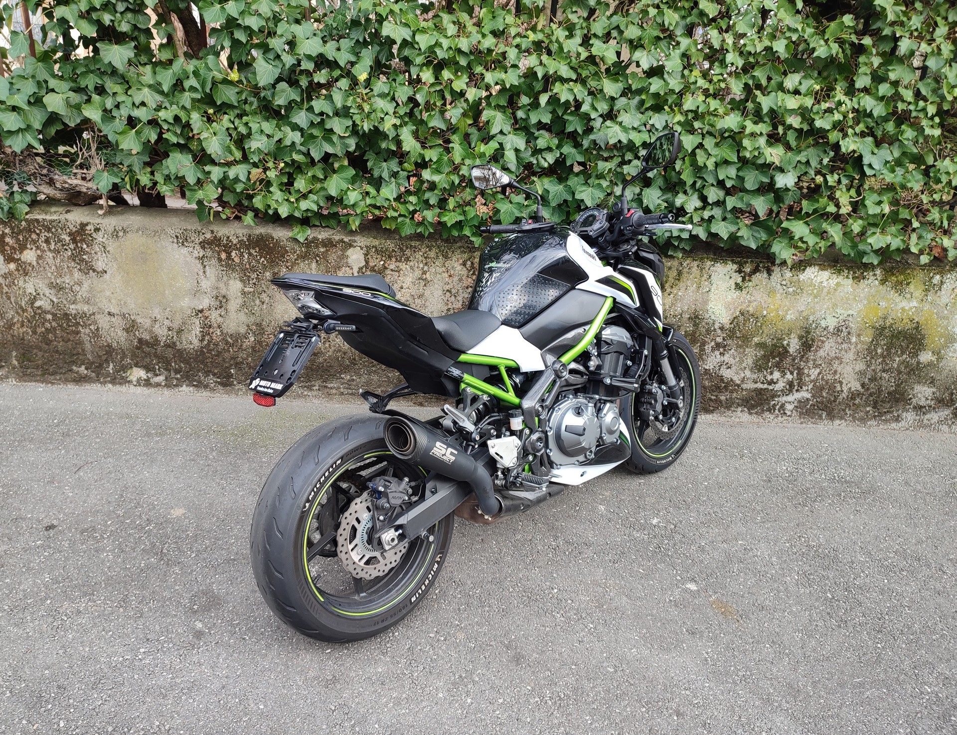 KAWASAKI Z 900 (70kW)-showroom-element-1