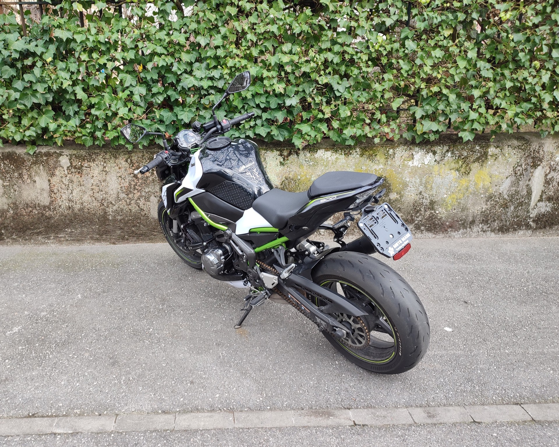 KAWASAKI Z 900 (70kW)-showroom-element-2