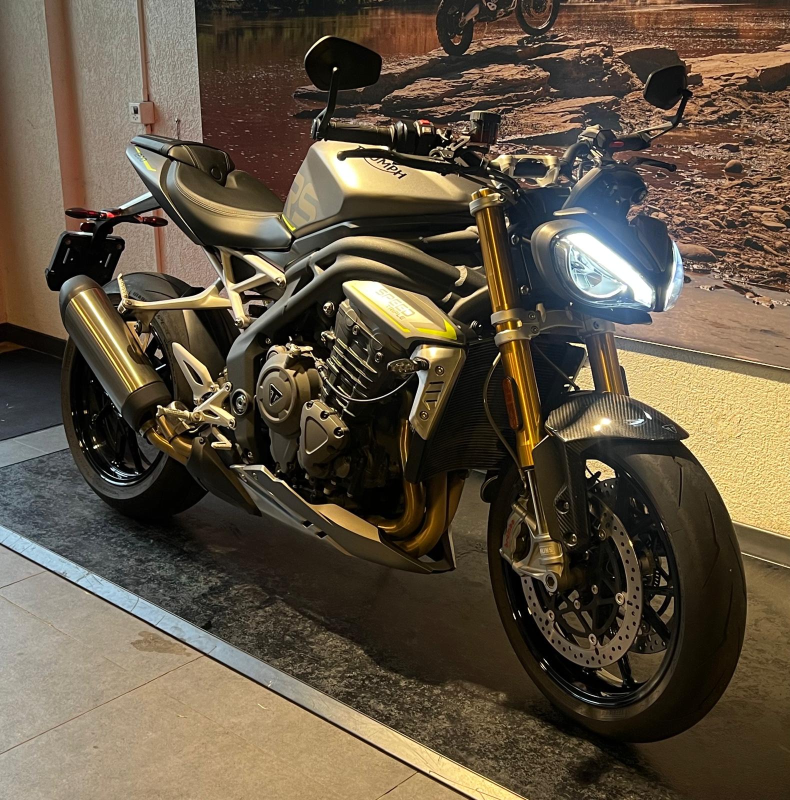TRIUMPH Speed Triple RS-showroom-element-1