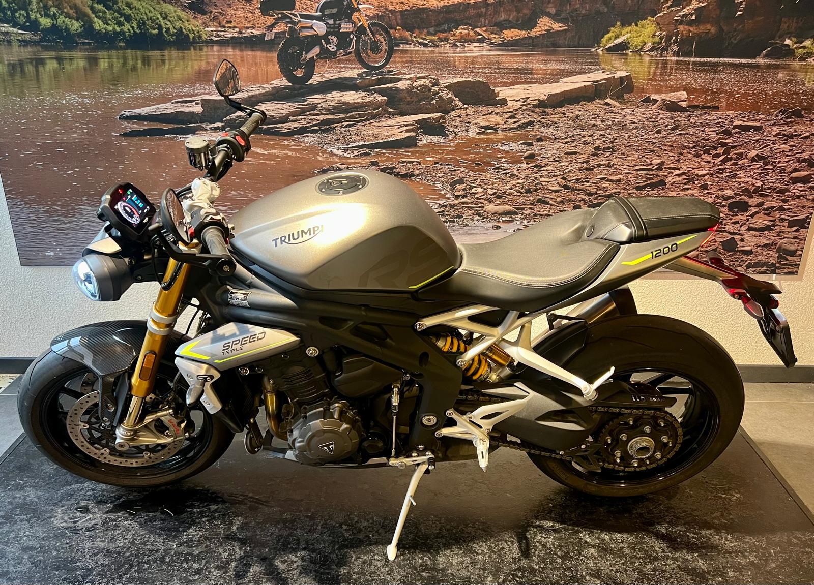 TRIUMPH Speed Triple RS-showroom-element-3