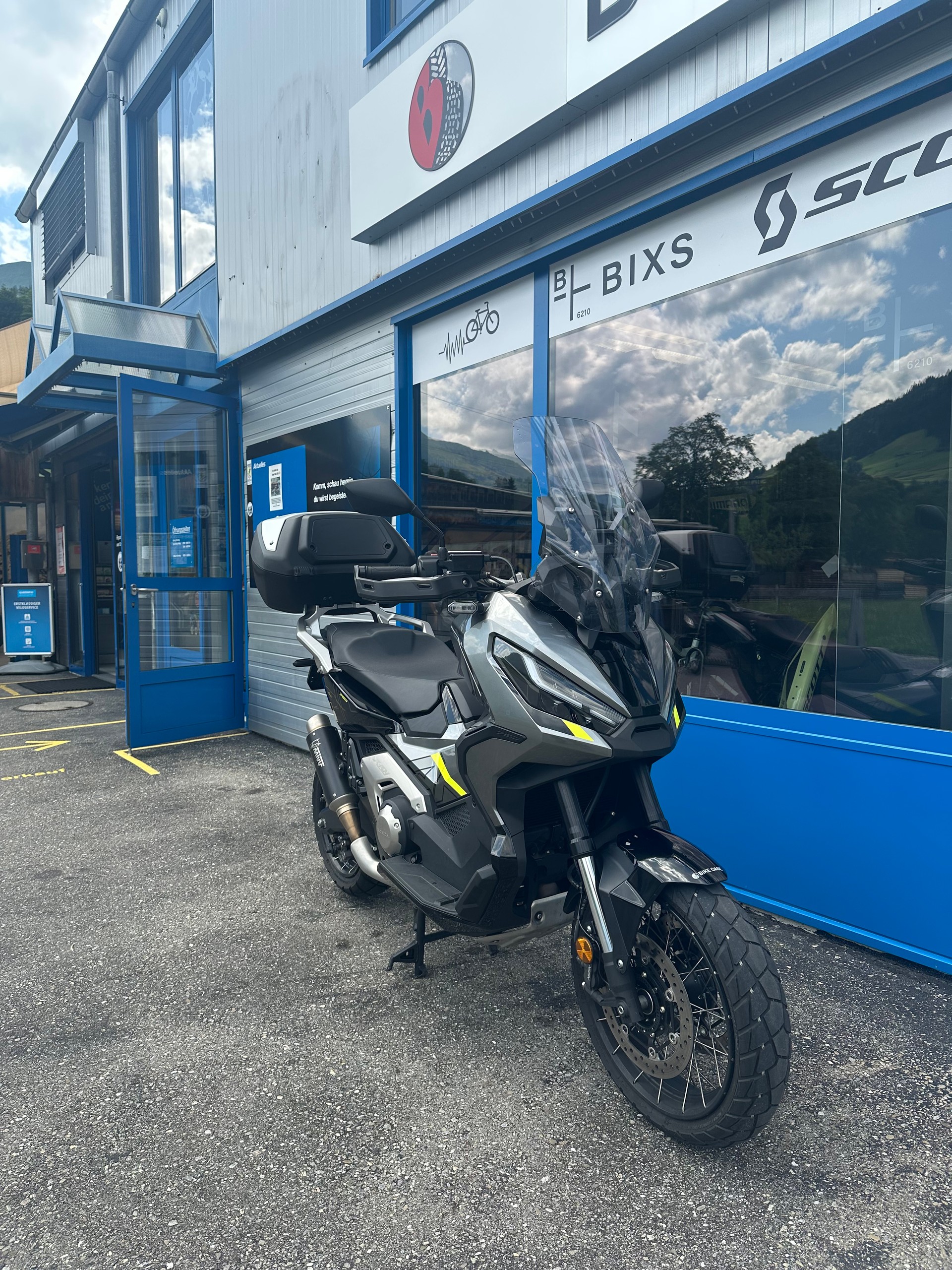 HONDA X-ADV 750-image-1