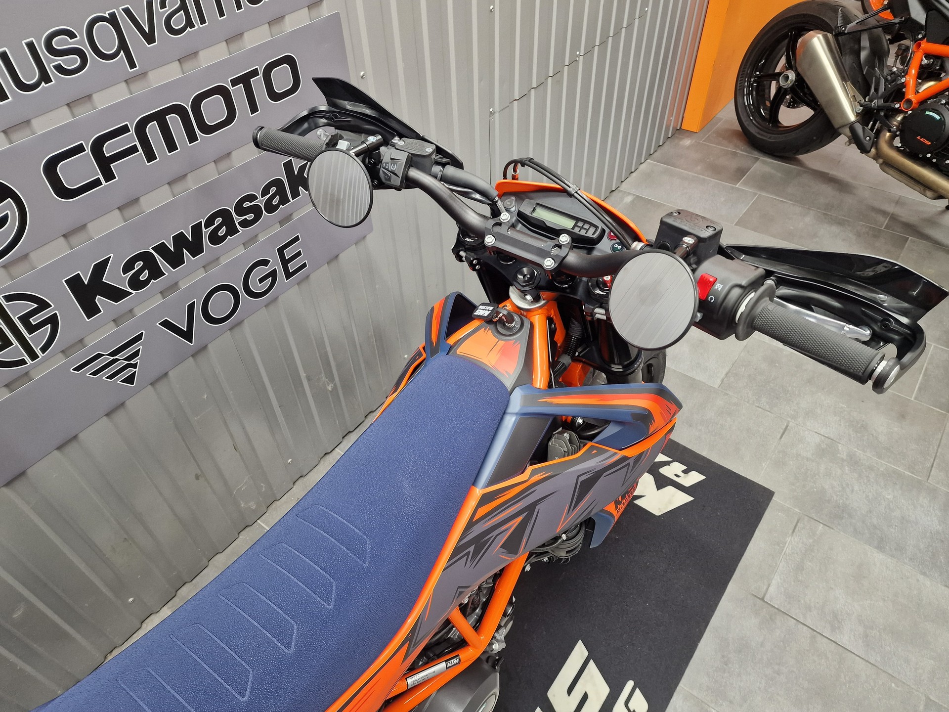 KTM 690 SMC R-image-11