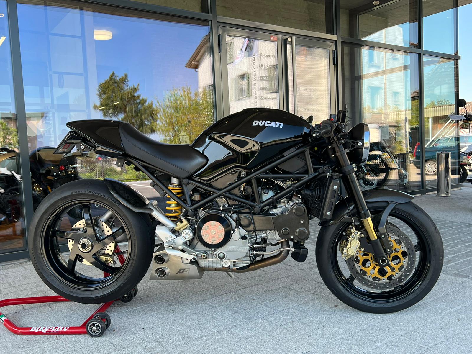 Ducati Motorcycles Ducati Monster 600 Gialla Monster 600 Ducati - Main Image