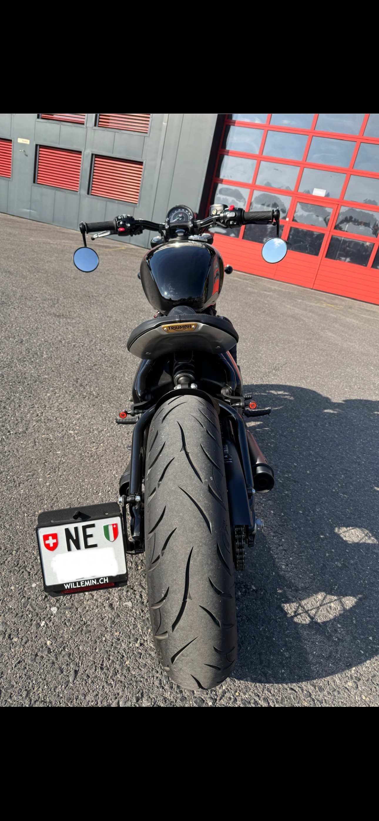 TRIUMPH Bonneville 1200 Bobber-image-5