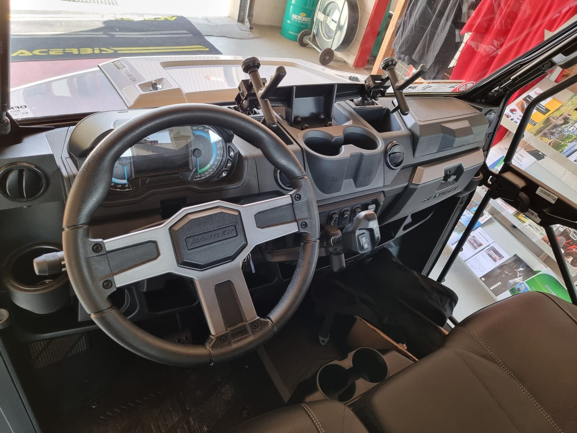 POLARIS EV Kinetic-image-7