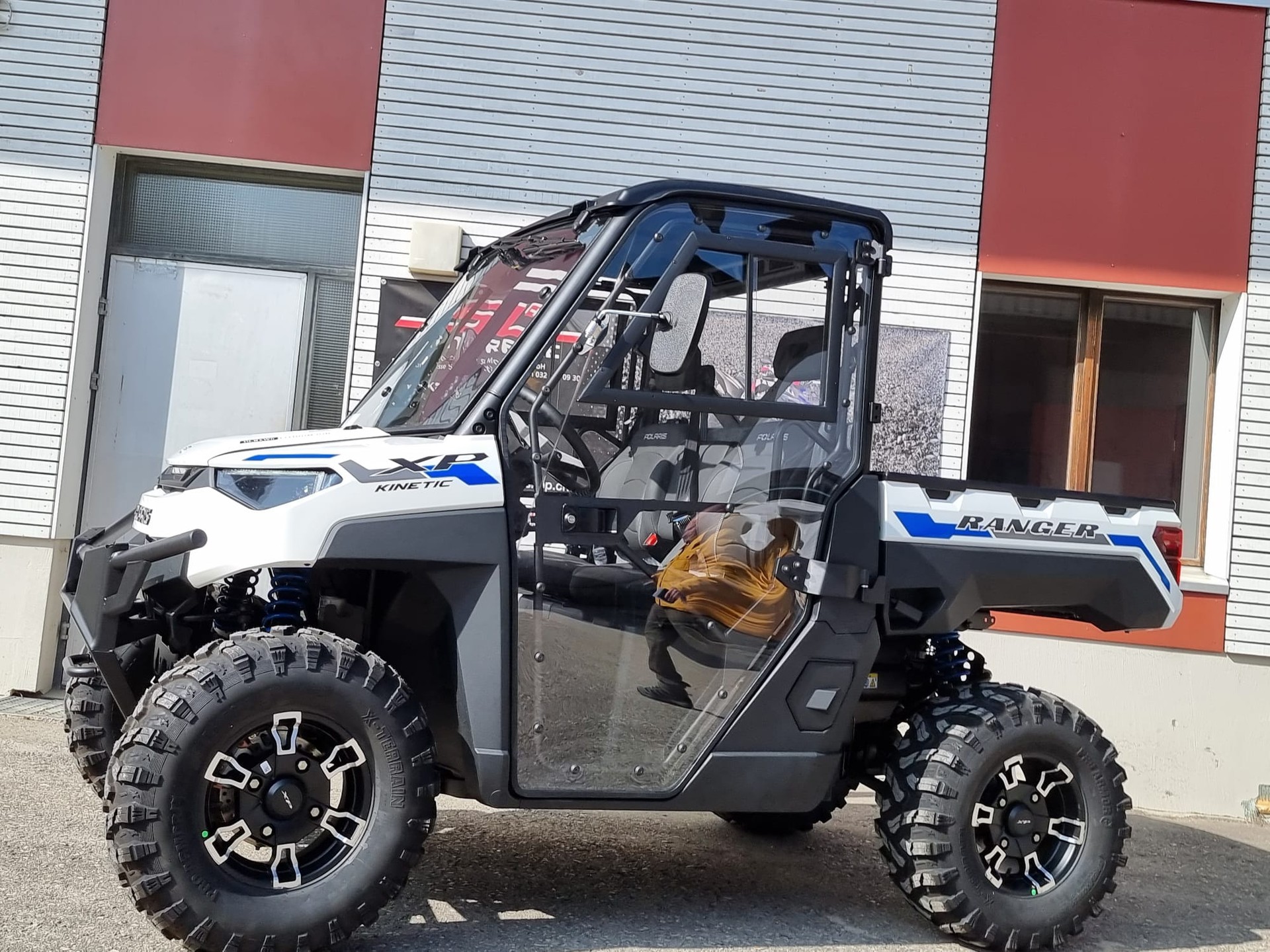 POLARIS EV Kinetic-image-0