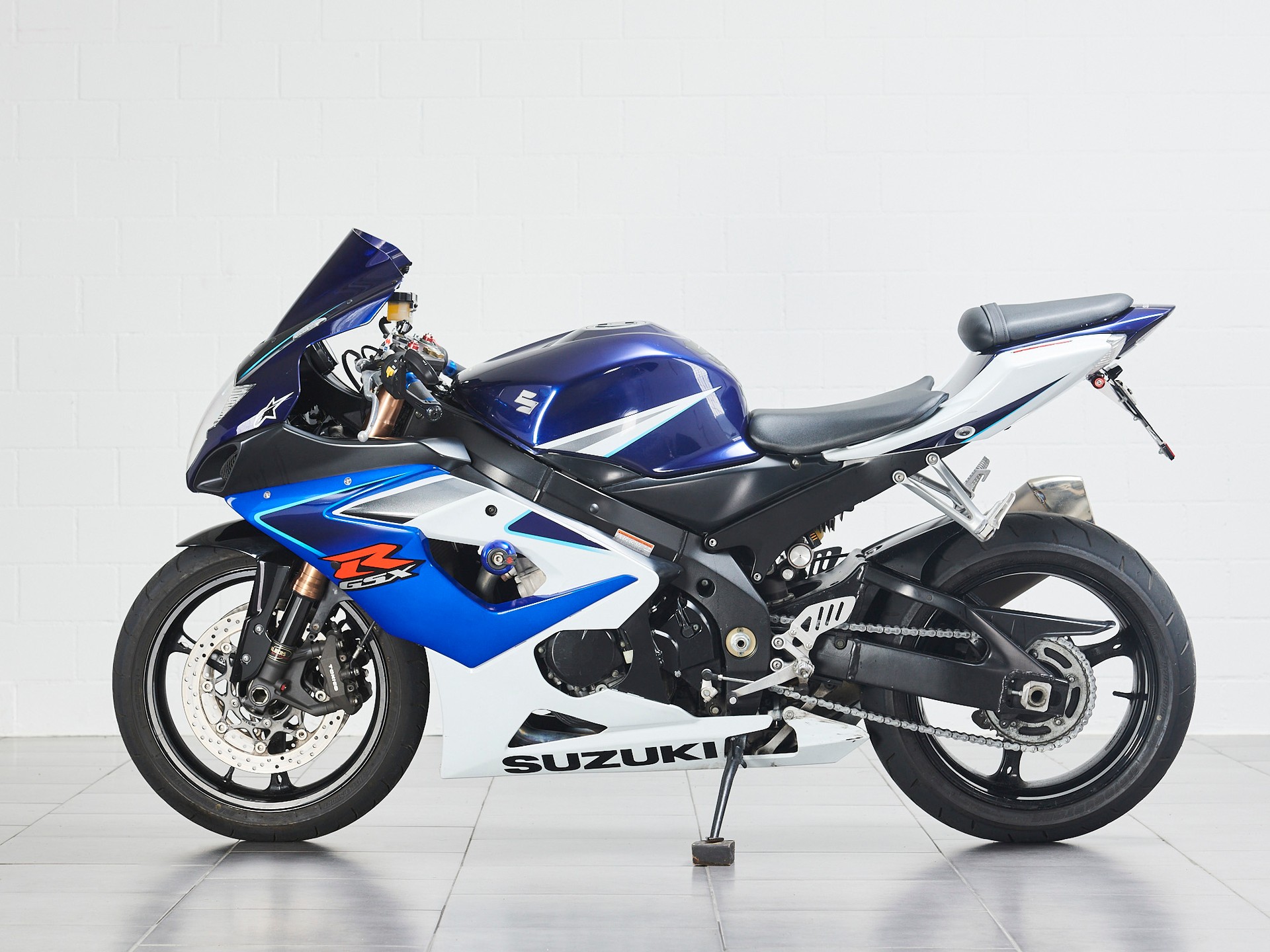 SUZUKI GSX-R 1000-showroom-element-2