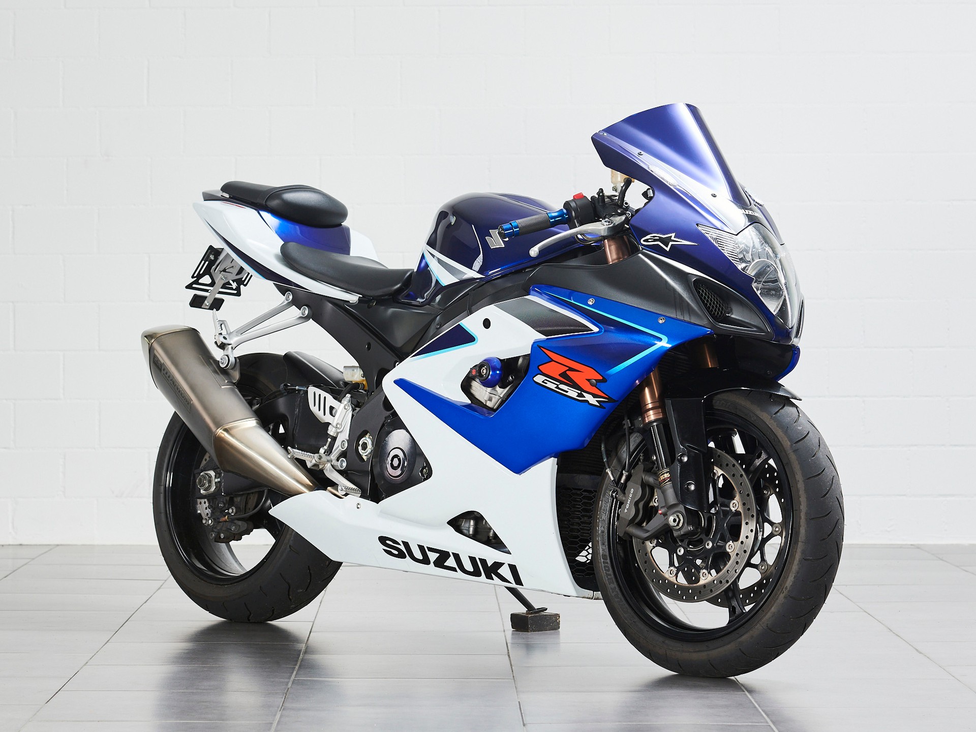 SUZUKI GSX-R 1000-showroom-element-1