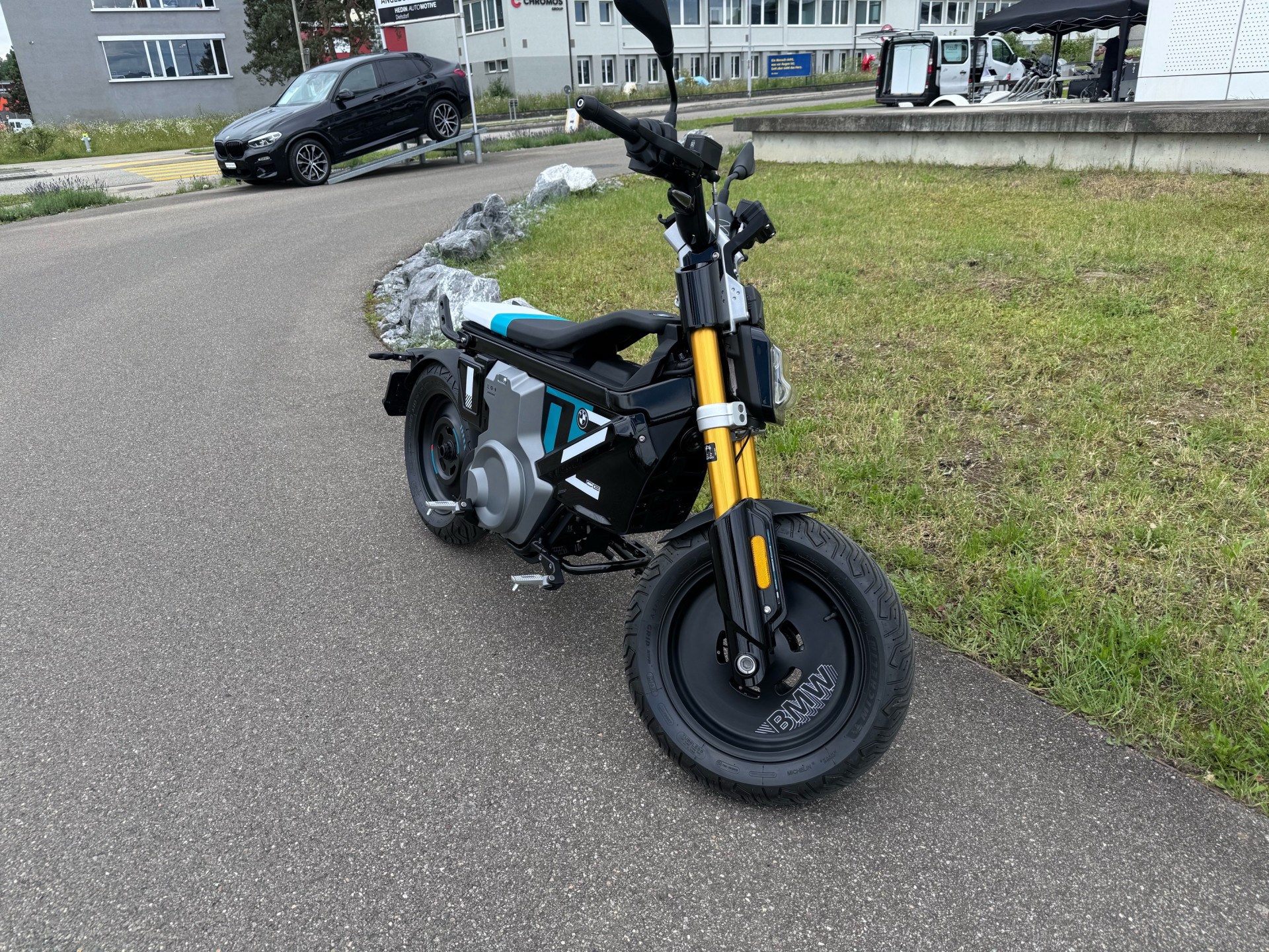 BMW CE 02 Highline-showroom-element-3