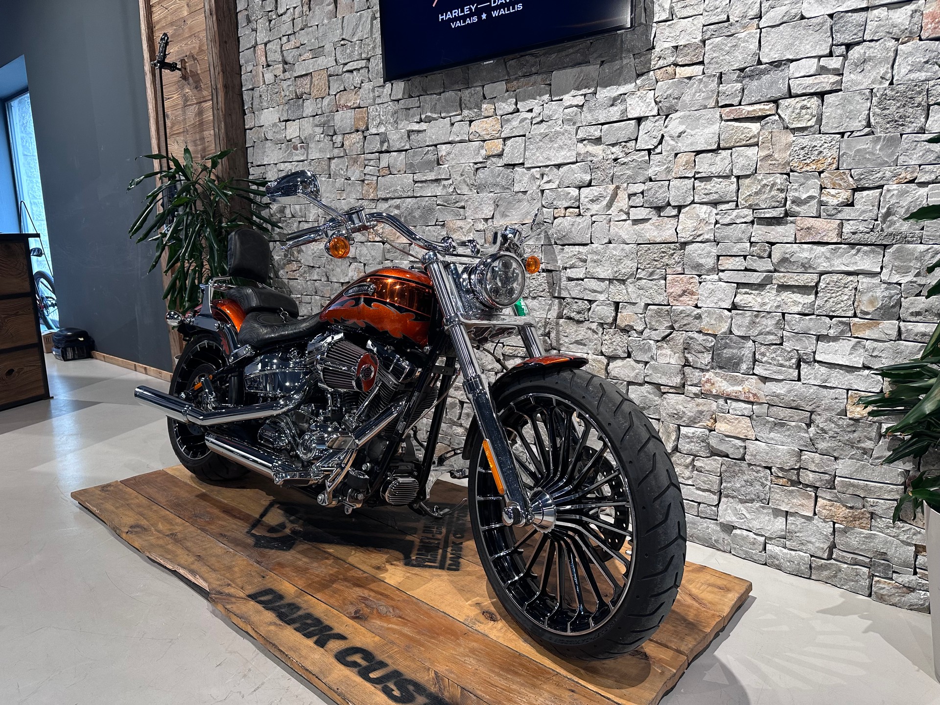 HARLEY-DAVIDSON FXSBSE Softail Breakout ABS CVO-showroom-element-1