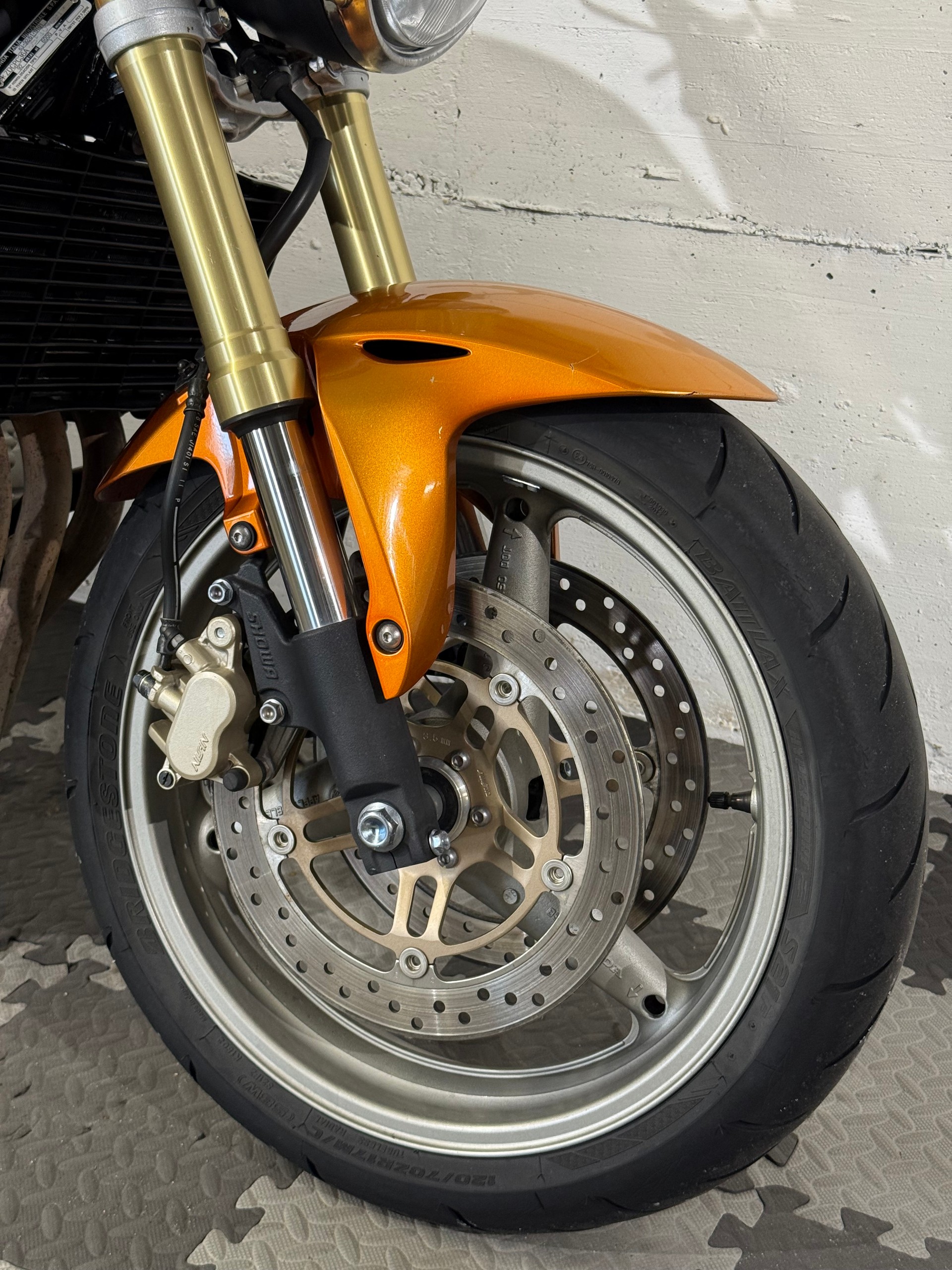 HONDA CB 600 F Hornet-showroom-element-1