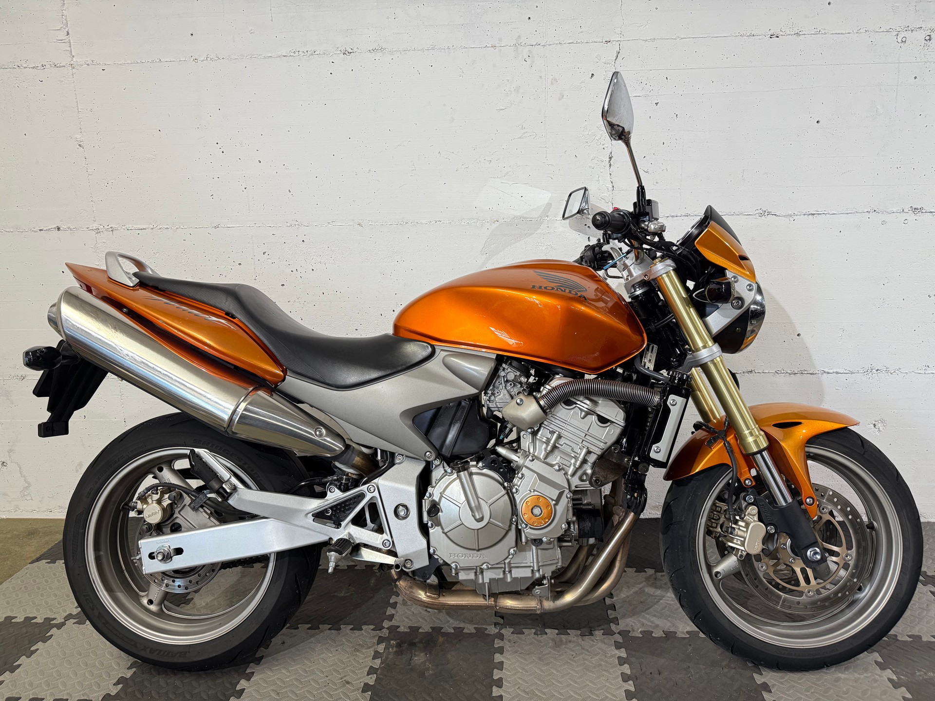 HONDA CB 600 F Hornet-showroom-element-3